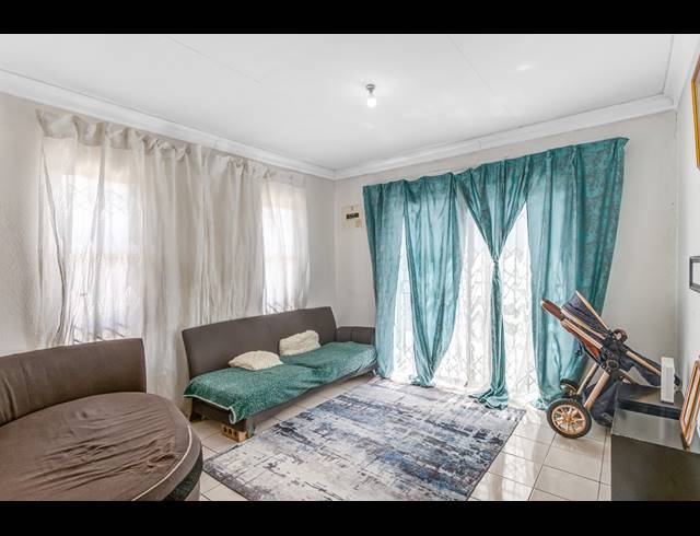 3 BEDROOM FREEHOLD FOR SALE IN COSMO CITY